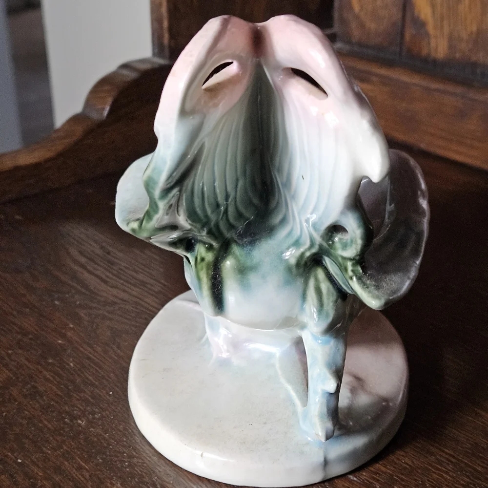 Vintage Hull Pottery Rooster Planter.